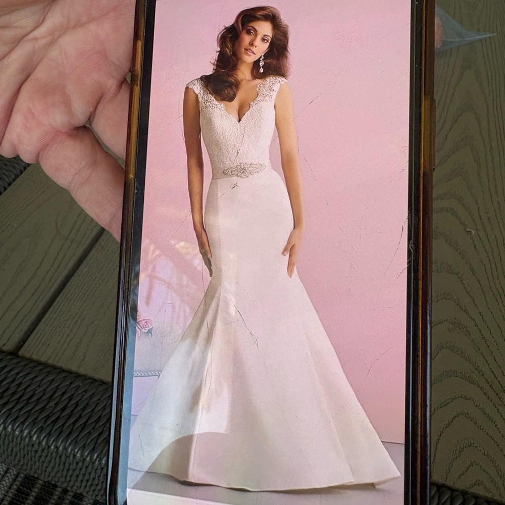 New  - Unaltered Allure Romance Style 2715 Wedding Gown Dress - Ivory - 14